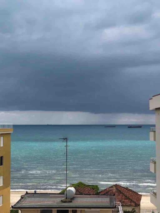 Sea View Deluxe Apartment Dıraç Dış mekan fotoğraf
